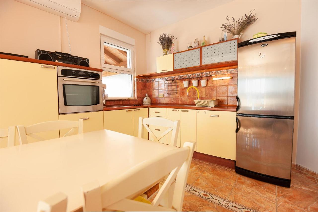 Apartments Gordana Lokva Rogoznica Buitenkant foto